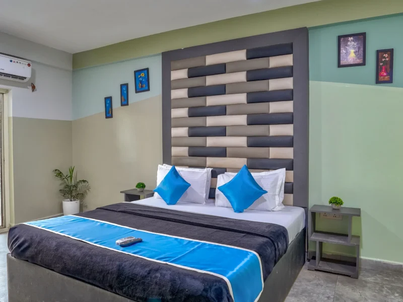Plaza Room
